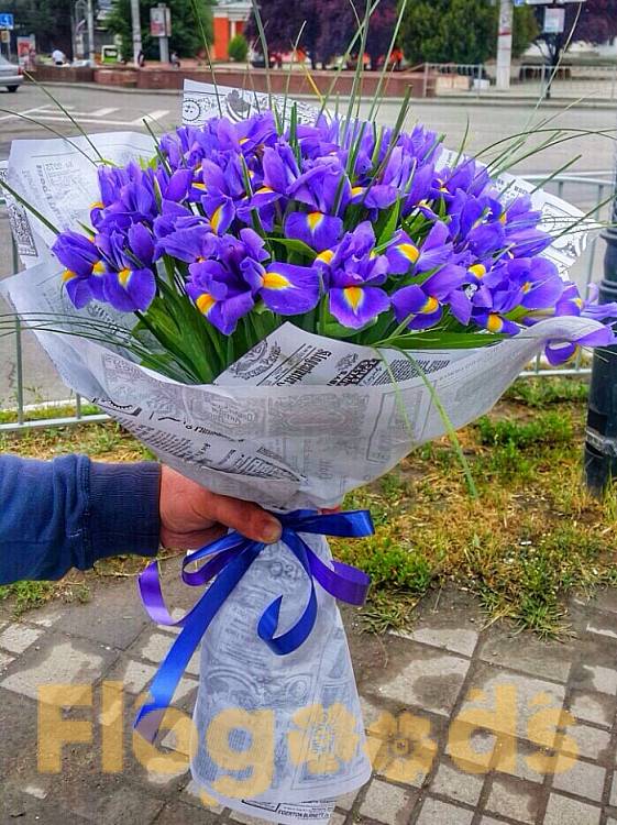 Букет «101 ирис» за 31 580 руб.